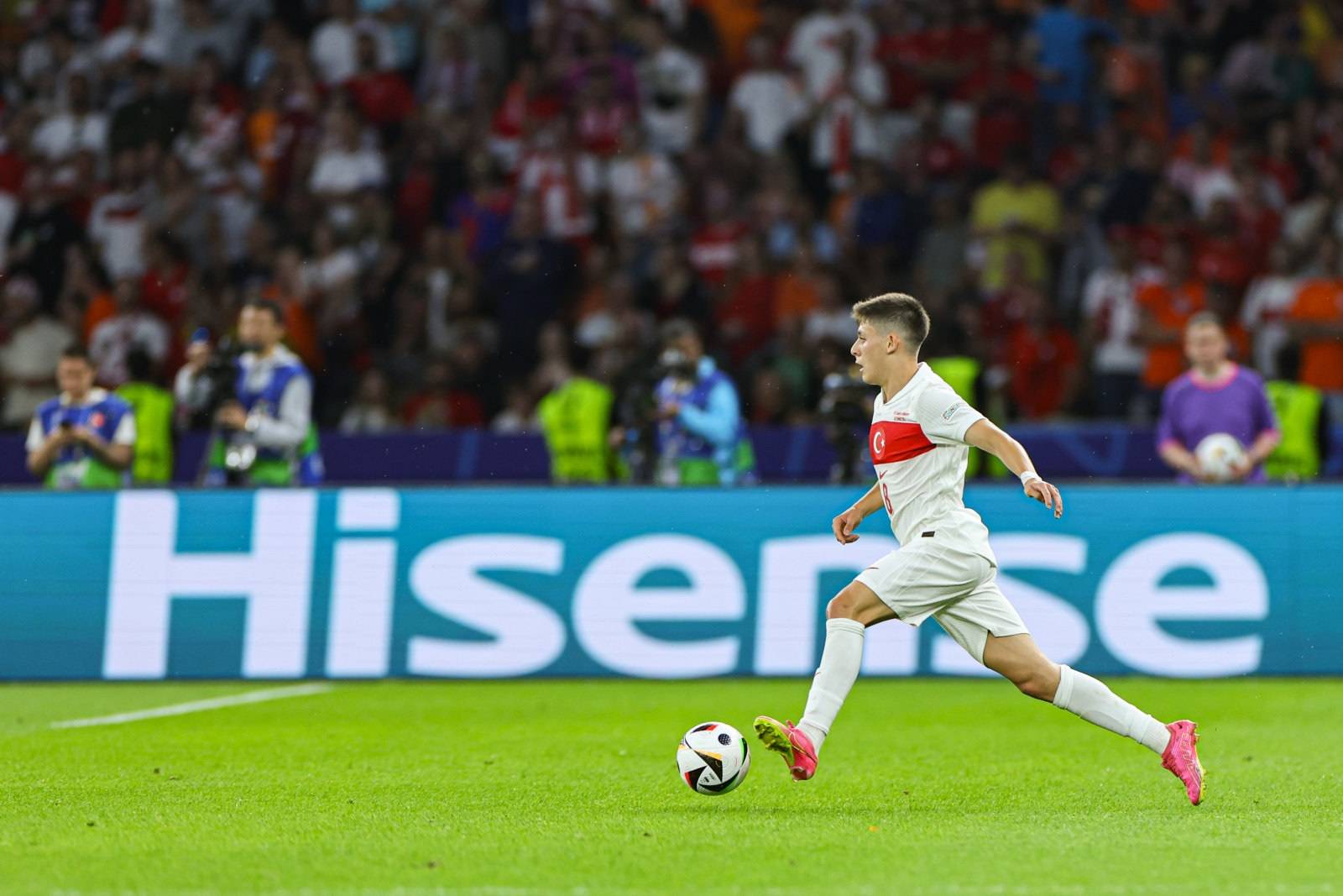 荷兰队击败土耳其：力保胜利晋级半决赛