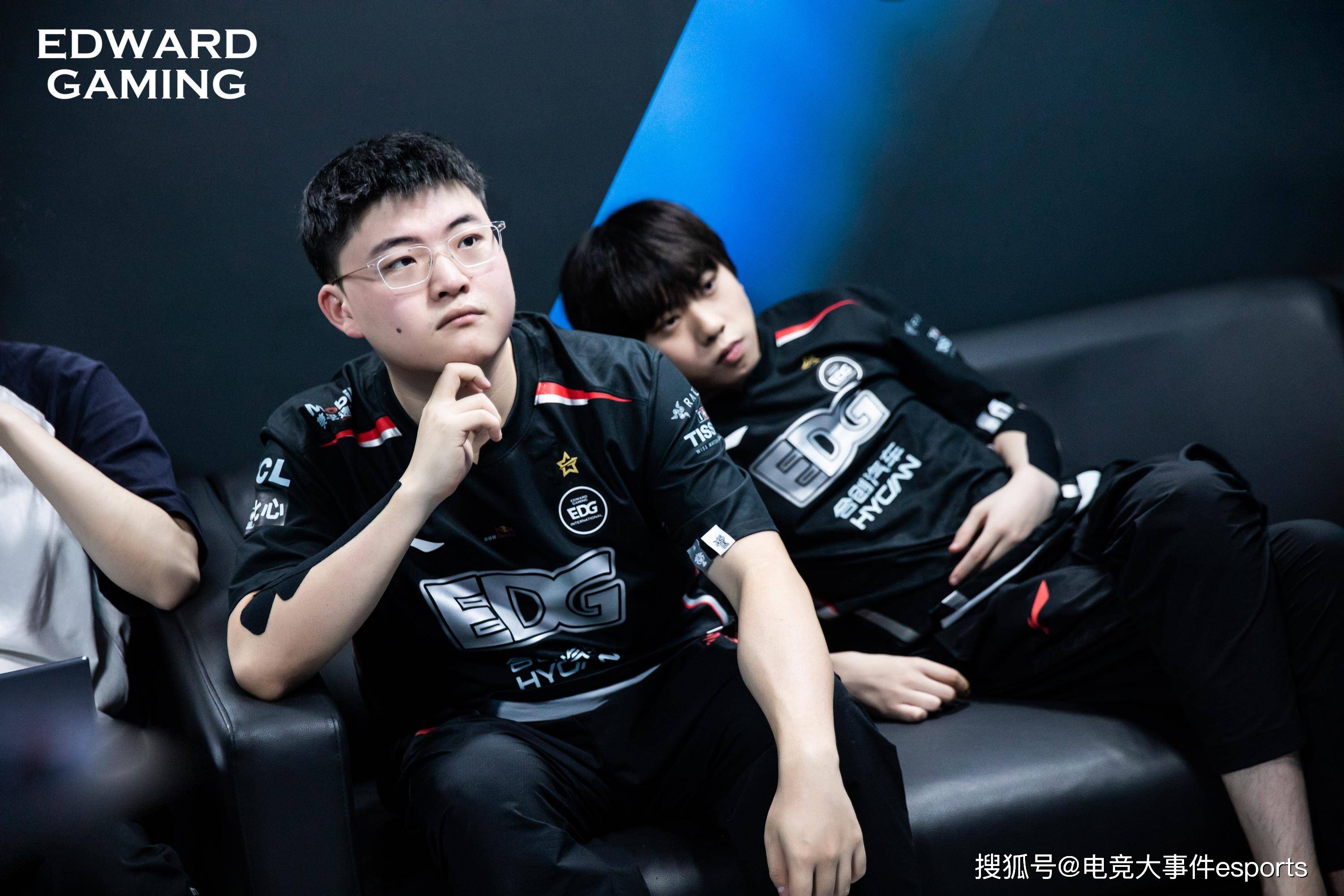 包含Uzi连续三场比赛得分超过失利，阿森纳冲击纪录！的词条