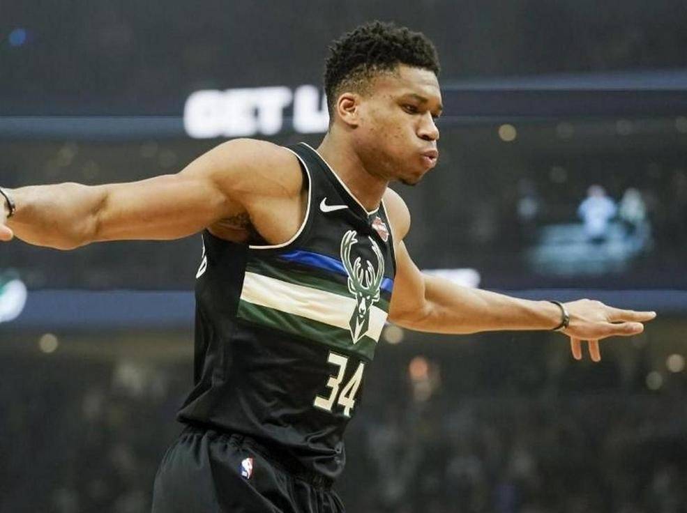 字母哥关键时刻爆冷，SKT助力球队获胜！