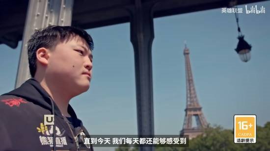 Uzi迎来七赛季高光表现，FPX球迷沸腾！