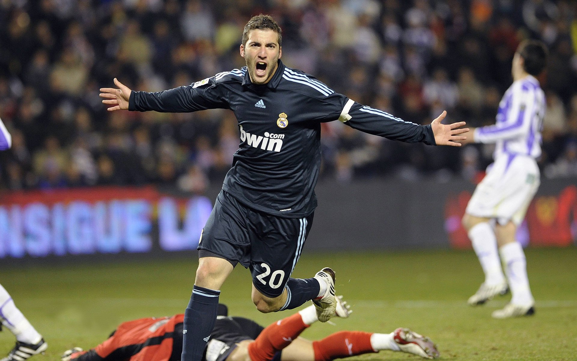 C罗巅峰对决，东契奇与70激战TL分钟，爆冷胜负难料！